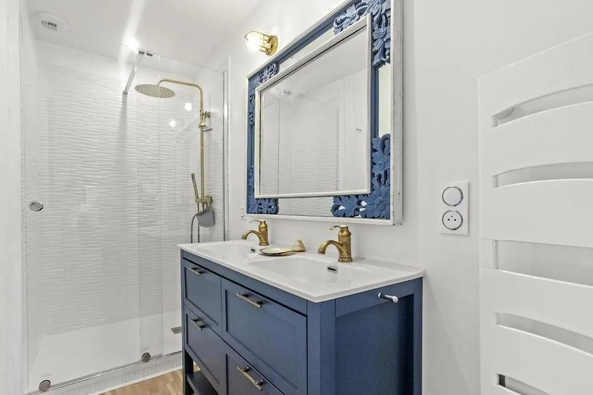 Centre-Ville-Proche Des Plages-Wifi-Clim Saint-Raphael  Apartment